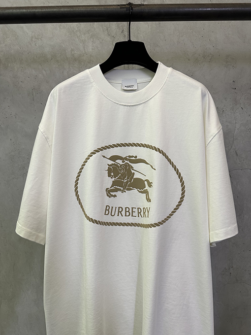 バーバリーブランドスーパーコピー ウォーホース ロゴ フォームプリント 半袖Tシャツ