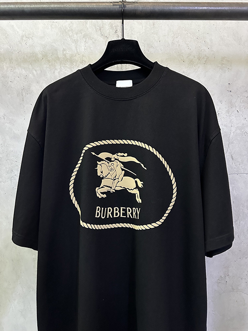 バーバリーブランドスーパーコピー ウォーホース ロゴ フォームプリント 半袖Tシャツ