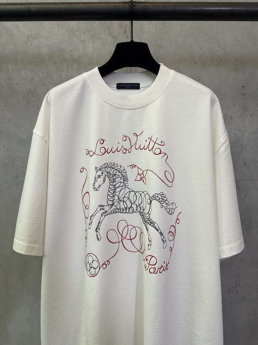 ルイヴィトンブランドコピー 馬年プリントクルーネック半袖Tシャツ