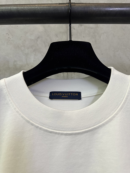 ルイヴィトンブランドコピー 馬年プリントクルーネック半袖Tシャツ