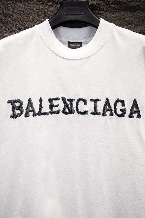 バレンシアガブランドコピー Balenciaga ヘクラシックなヘビーデューティープリントアップリケ刺繍半袖Tシャツ