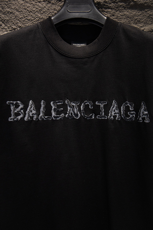 バレンシアガブランドコピー Balenciaga ヘクラシックなヘビーデューティープリントアップリケ刺繍半袖Tシャツ
