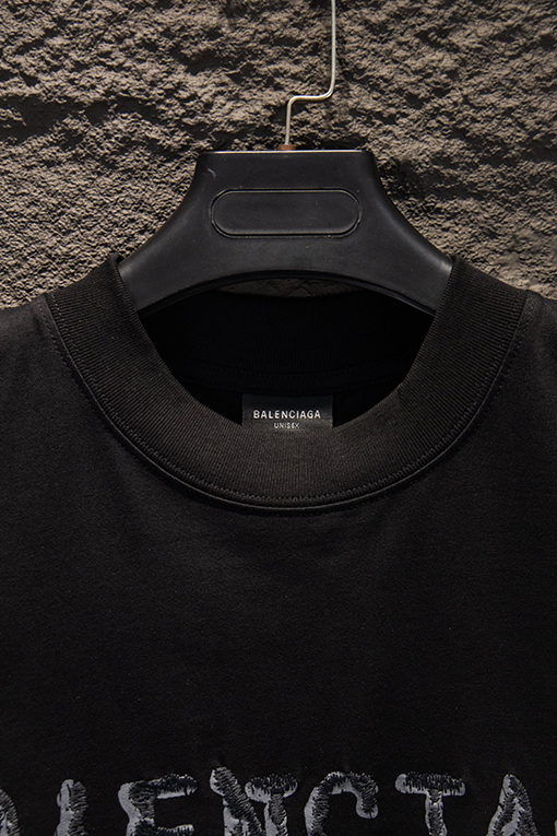 バレンシアガブランドコピー Balenciaga ヘクラシックなヘビーデューティープリントアップリケ刺繍半袖Tシャツ