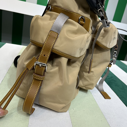 プラダスーパーコピー Saffiano 機能のな大型バックパック