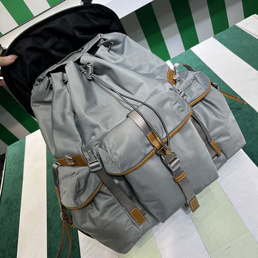 プラダスーパーコピー Saffiano 機能のな大型バックパック