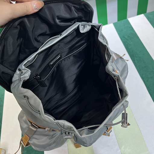 プラダスーパーコピー Saffiano 機能のな大型バックパック