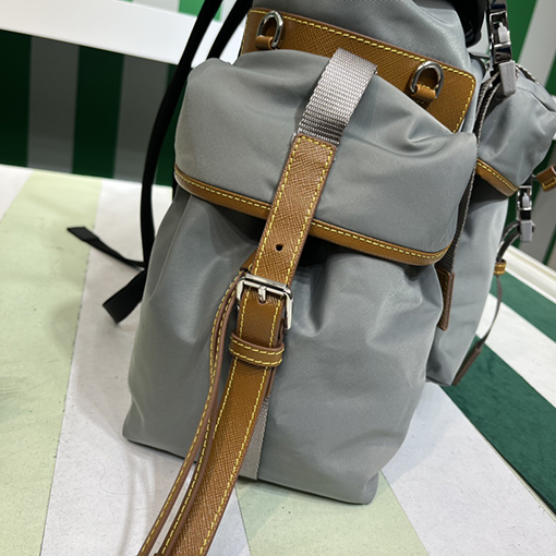 プラダスーパーコピー Saffiano 機能のな大型バックパック