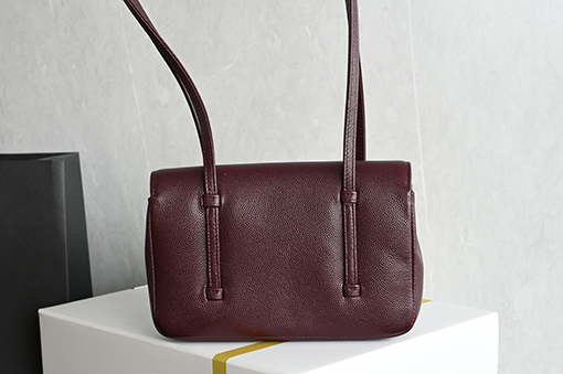 シャネルブランドコピー 26Cレディースシリーズ パールフラワーバックル LPランチボックスバッグ