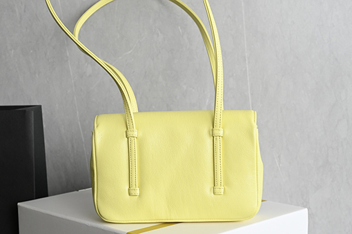 シャネルブランドコピー 26Cレディースシリーズ パールフラワーバックル LPランチボックスバッグ