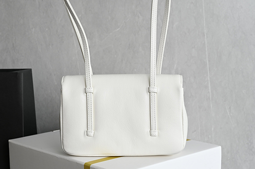 シャネルブランドコピー 26Cレディースシリーズ パールフラワーバックル LPランチボックスバッグ