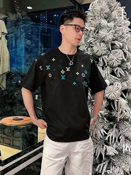 ルイヴィトンコピー カラーブロック刺繍入り LV 半袖Tシャツ