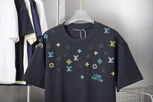 ルイヴィトンコピー カラーブロック刺繍入り LV 半袖Tシャツ