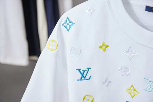 ルイヴィトンコピー カラーブロック刺繍入り LV 半袖Tシャツ