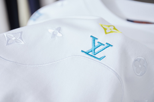 ルイヴィトンコピー カラーブロック刺繍入り LV 半袖Tシャツ