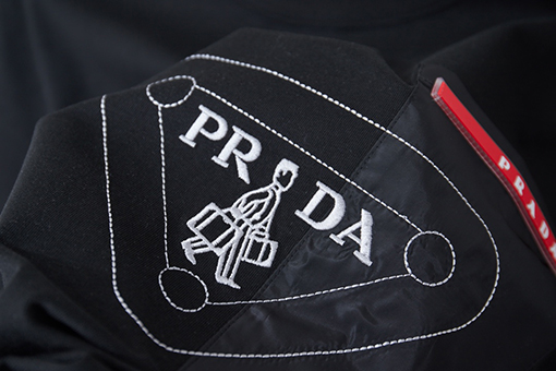 プラダブランドコピー PRADA クラシックな男の子刺繍半袖Tシャツ