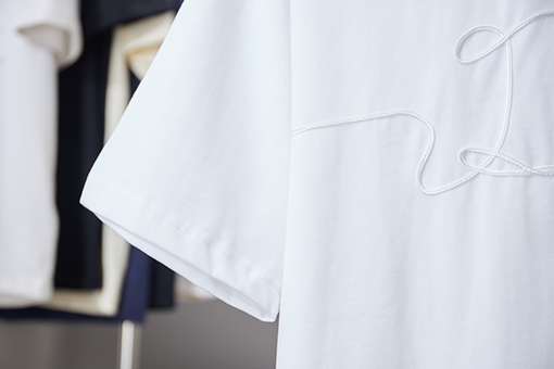 ディオールスーパーコピー 早春コラボシリーズ 刺繍ロゴ半袖Tシャツ