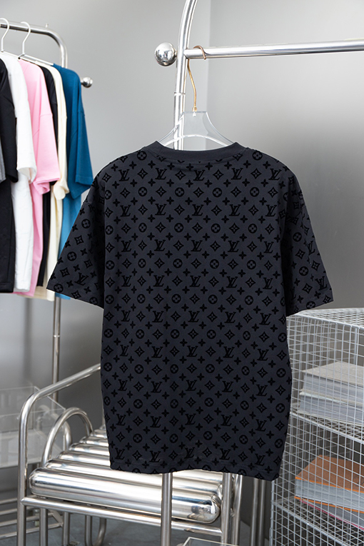ルイヴィトンブランドスーパーコピー オールロゴフロック半袖Tシャツ
