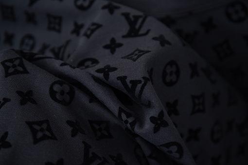 ルイヴィトンブランドスーパーコピー オールロゴフロック半袖Tシャツ