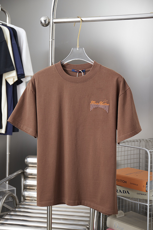 ルイヴィトンコピー 新モデル刺繍入りLV半袖Tシャツ