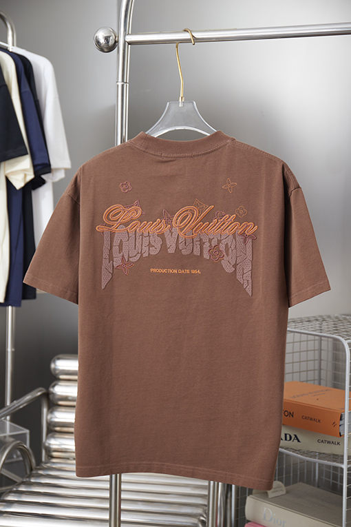 ルイヴィトンコピー 新モデル刺繍入りLV半袖Tシャツ