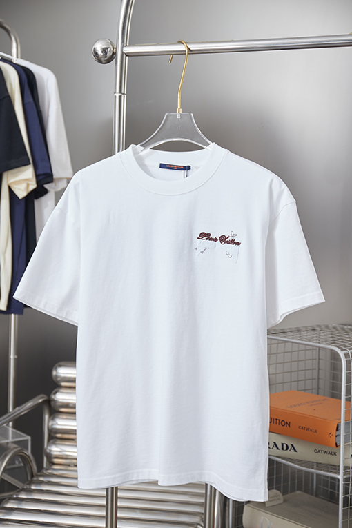 ルイヴィトンコピー 新モデル刺繍入りLV半袖Tシャツ