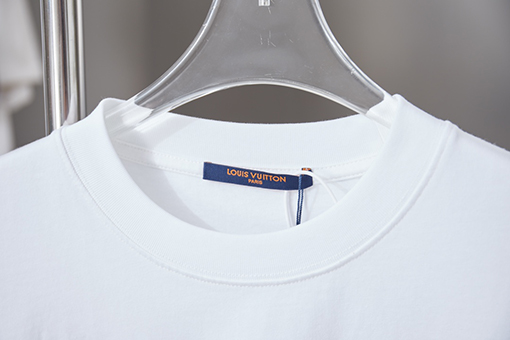 ルイヴィトンコピー 新モデル刺繍入りLV半袖Tシャツ