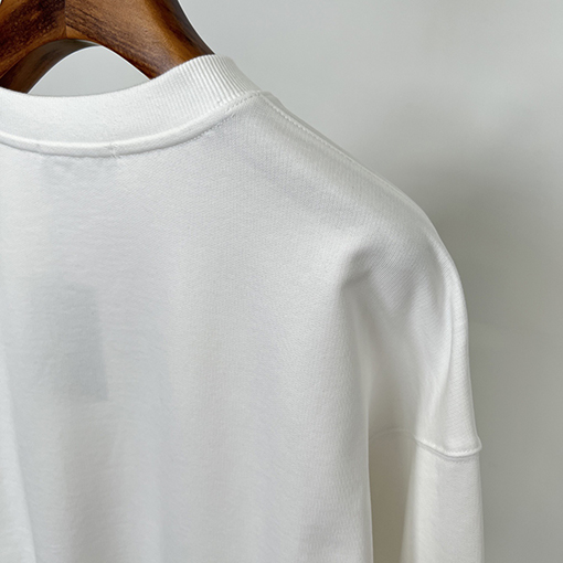 クロムハーツブランドスーパーコピー 胸元に目をくロゴプリントが入ったクルーネックスウェットシャツ