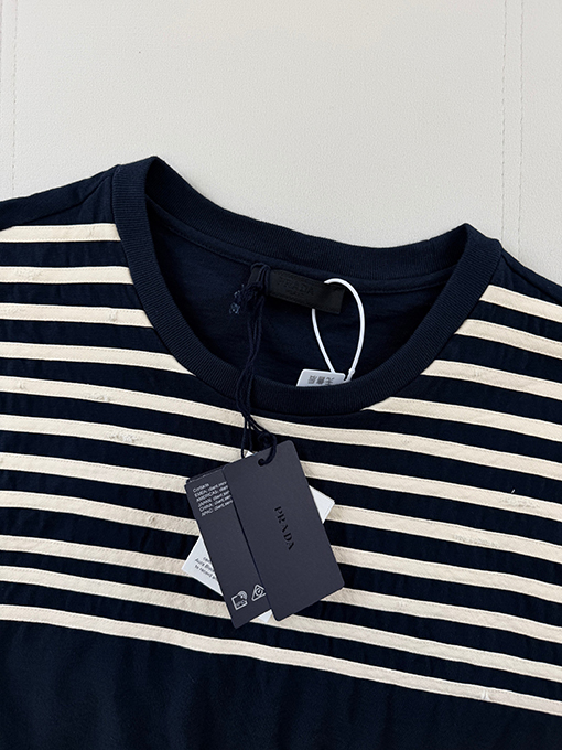 プラダブランドコピー ネイビーストライプ半袖Tシャツ