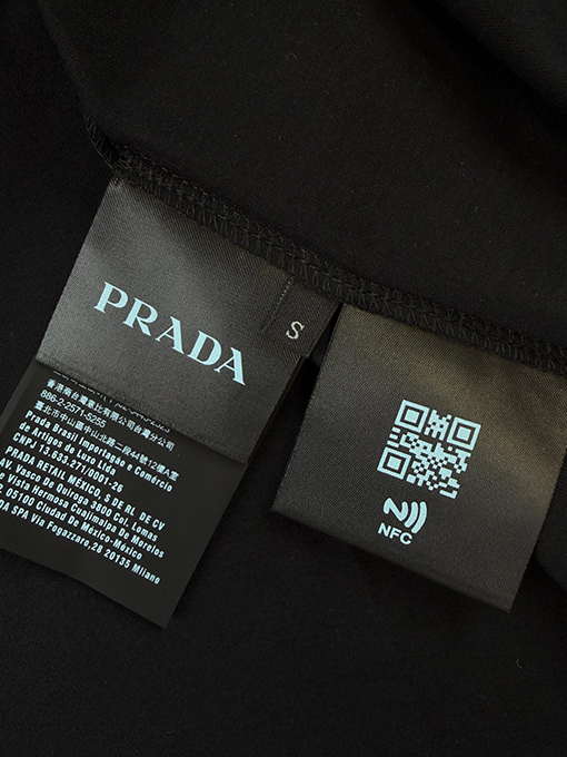 プラダスーパーコピー 小さなロゴ刺繍が入​​った半袖Tシャツ