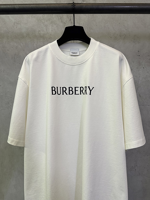 バーバリーコピー ロゴ入り半袖Tシャツ