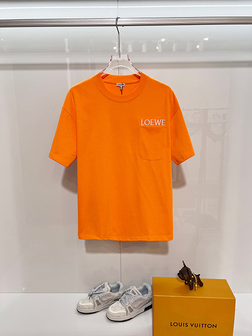 ロエベブランドコピー LOEWE 胸元にパッチポケットが付いたシンプルな刺繍ロゴ半袖Tシャツ