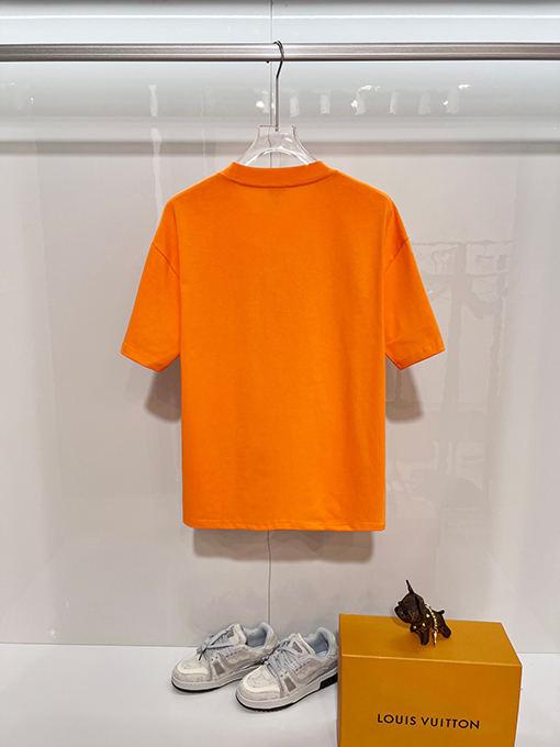 ロエベブランドコピー LOEWE 胸元にパッチポケットが付いたシンプルな刺繍ロゴ半袖Tシャツ