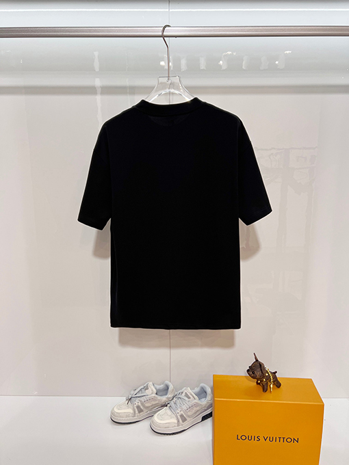 ロエベブランドコピー LOEWE 胸元にパッチポケットが付いたシンプルな刺繍ロゴ半袖Tシャツ