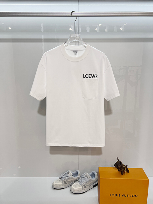 ロエベブランドコピー LOEWE 胸元にパッチポケットが付いたシンプルな刺繍ロゴ半袖Tシャツ