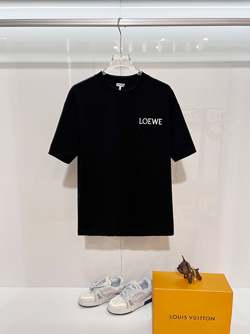 ロエベブランドコピー LOEWE 胸元にパッチポケットが付いたシンプルな刺繍ロゴ半袖Tシャツ