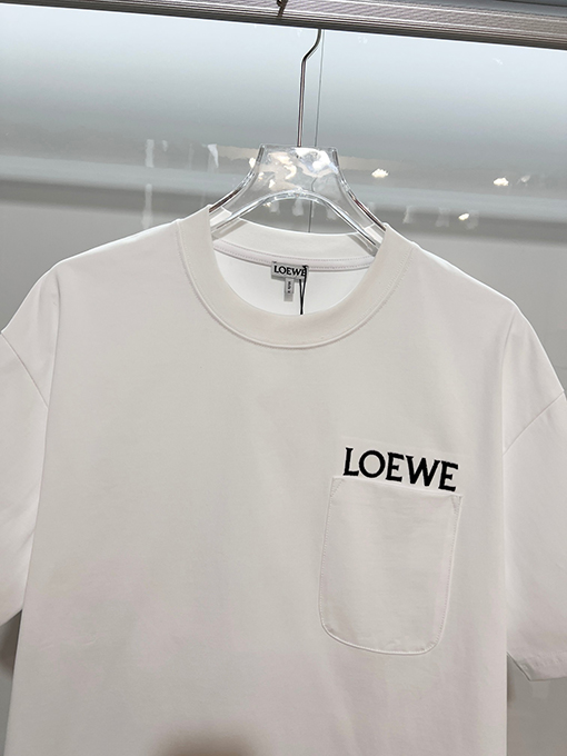 ロエベブランドコピー LOEWE 胸元にパッチポケットが付いたシンプルな刺繍ロゴ半袖Tシャツ
