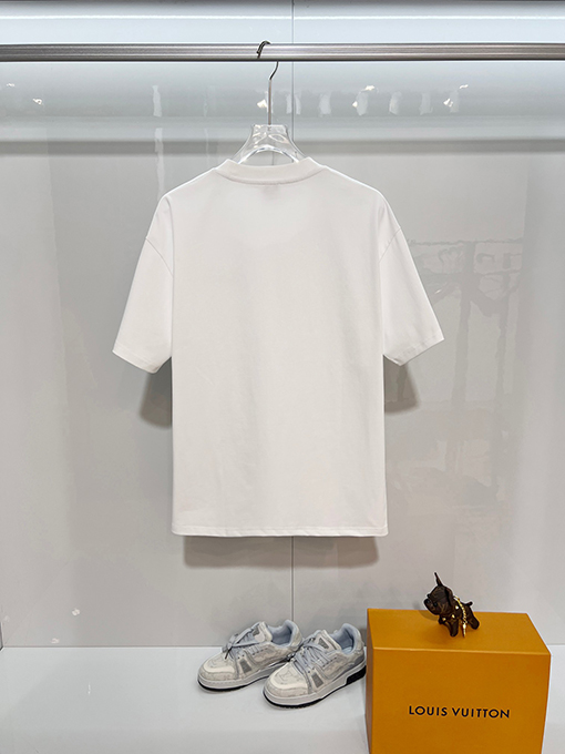 ロエベブランドコピー LOEWE 胸元にパッチポケットが付いたシンプルな刺繍ロゴ半袖Tシャツ