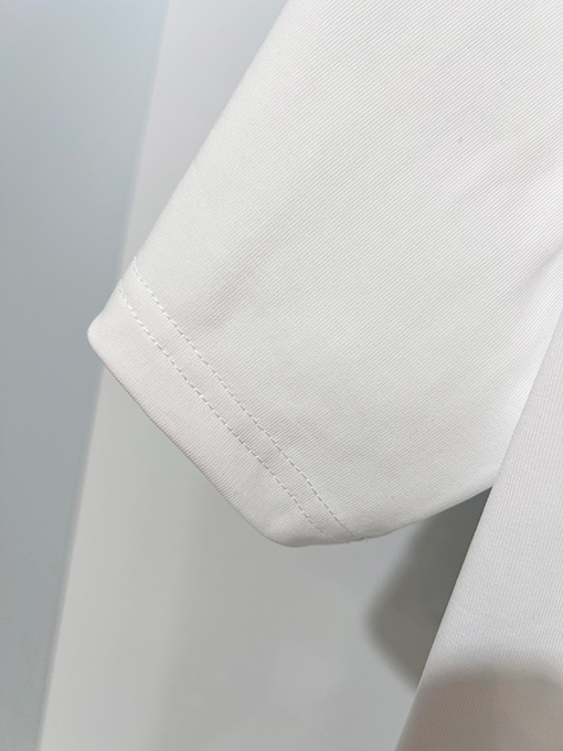 ロエベブランドコピー LOEWE 胸元にパッチポケットが付いたシンプルな刺繍ロゴ半袖Tシャツ