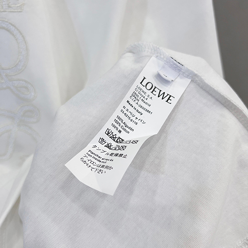 ロエベブランドコピー LOEWE 胸元にパッチポケットが付いたシンプルな刺繍ロゴ半袖Tシャツ
