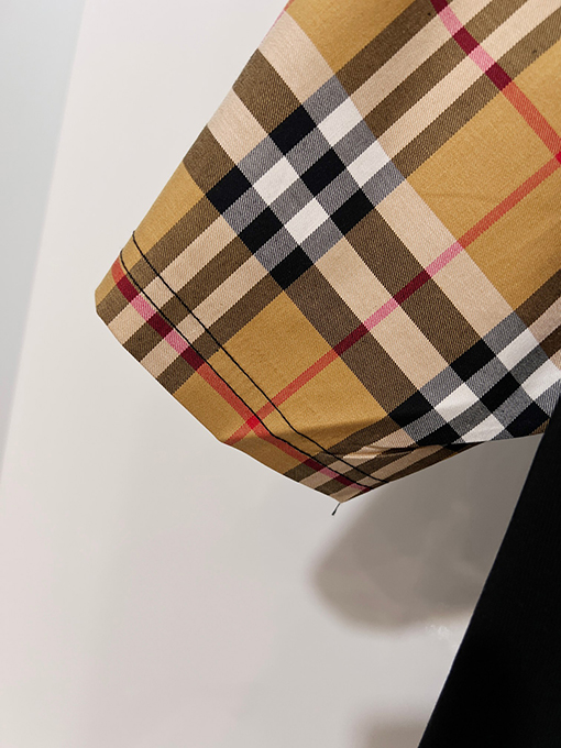 バーバリースーパーコピー クラシックなパッチワークの内側にチェック柄の袖ロゴ入りの半袖Tシャツ