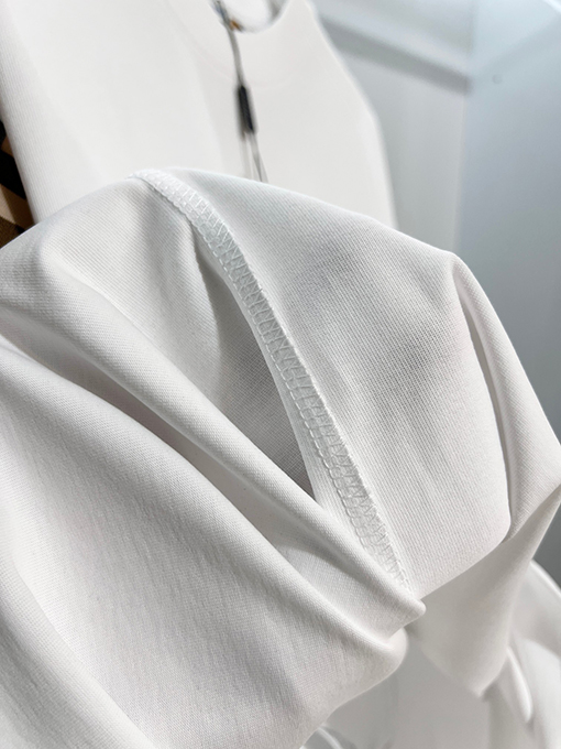 バーバリースーパーコピー クラシックなパッチワークの内側にチェック柄の袖ロゴ入りの半袖Tシャツ