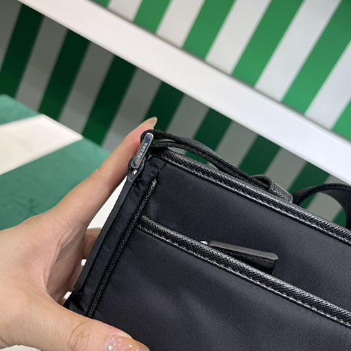 プラダコピー 新しいナイロンショルダークロスボディバッグ