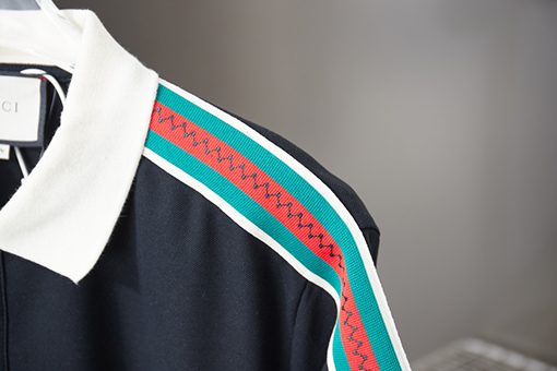 グッチスーパーコピー 刺繍ロゴカラー半袖ポロシャツ