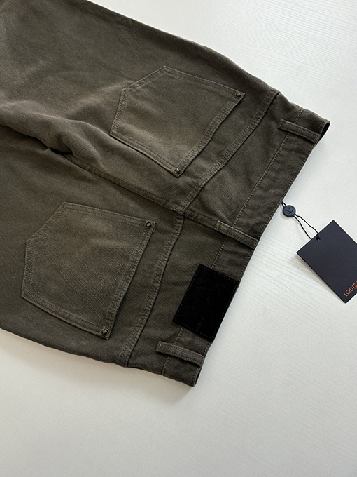 ルイヴィトンブランドスーパーコピー Monogram クラシックなワックスのカフス付きオールオーバープリントキャンバスジーンズ