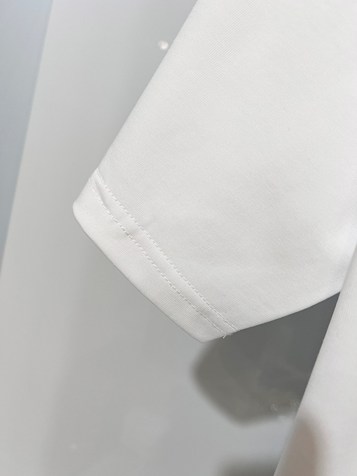 バーバリー BURBERRY フロントとバックに馬のロゴが刺繍された半袖Tシャツ