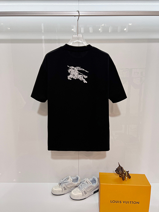 バーバリー BURBERRY フロントとバックに馬のロゴが刺繍された半袖Tシャツ