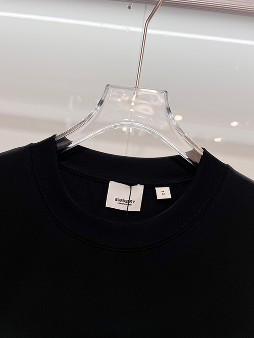 バーバリー BURBERRY フロントとバックに馬のロゴが刺繍された半袖Tシャツ