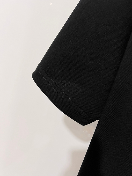 バーバリー BURBERRY フロントとバックに馬のロゴが刺繍された半袖Tシャツ