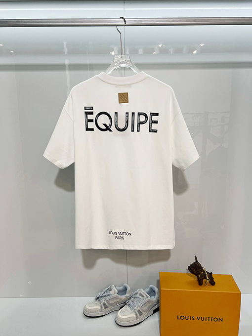 ルイヴィトン フロントとバックにダメージのプリントロゴがされたエンボスの半袖Tシャツ