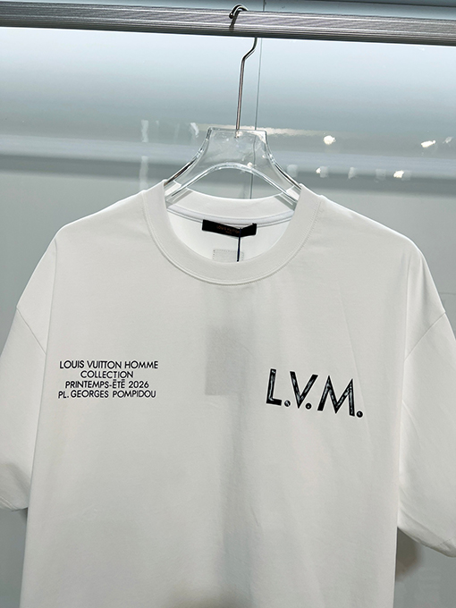 ルイヴィトン フロントとバックにダメージのプリントロゴがされたエンボスの半袖Tシャツ